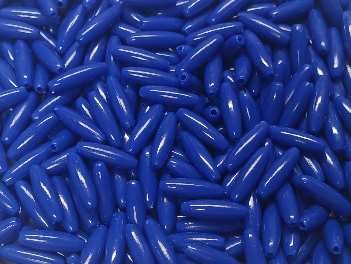 
                  
                    Blue Spaghetti Beads 19mm Plastic Craft Beads 200pc
                  
                