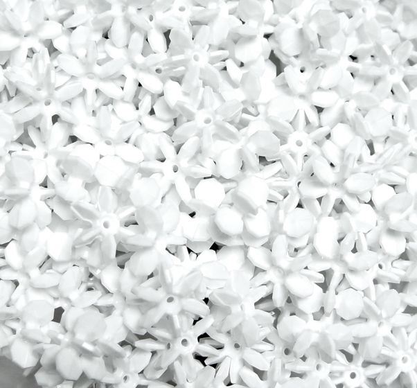 White 18mm Starflake Sunburst Craft Beads 135pc